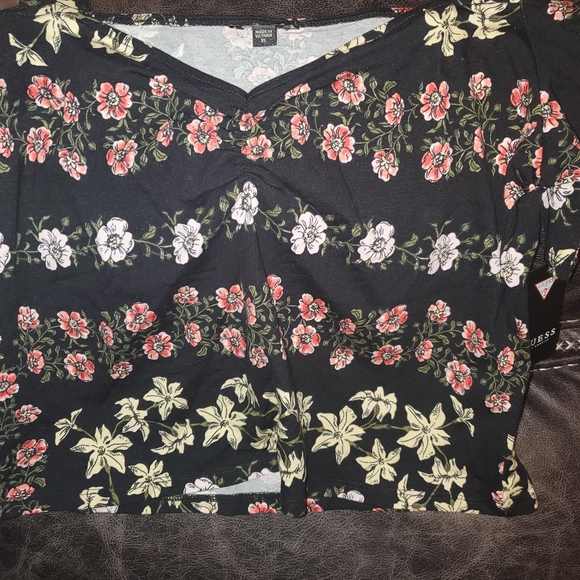 Guess floral shirt. - Picture 2 of 3